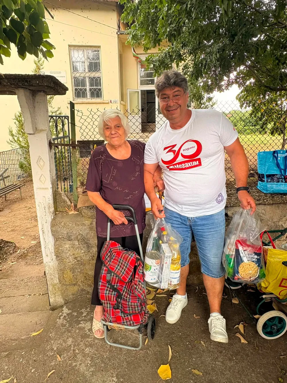 Подкрепа за 80 семейства в нужда
